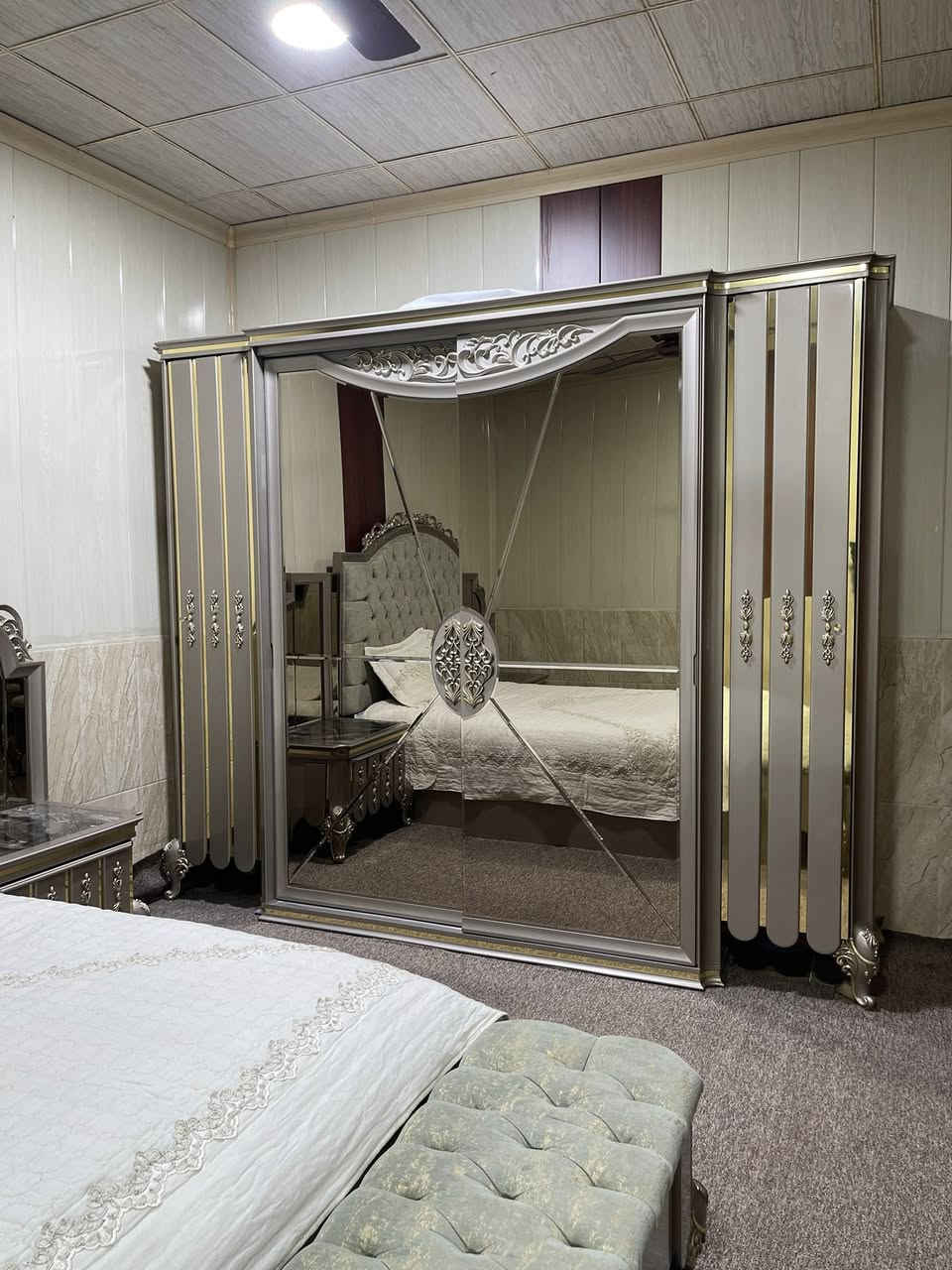 راقية وملكية ونظيفة كلش
واحلى من الصور بكثيررر
خشب اصلي 100‎%‎ جودة عالية
اشتريت ب 25 ورقة ابيعها ب (6 ونص ) ورقة ومجال 
الموقع شيخان ( عين سفني )
اي استفسار راسلوني عل خاص 
جمال الغرفه


**إذا كنت صاحب هذا الإعلان وتريد حذفه لأي سبب، رجاءا أرسل رسالة إلى الدعم الفني**