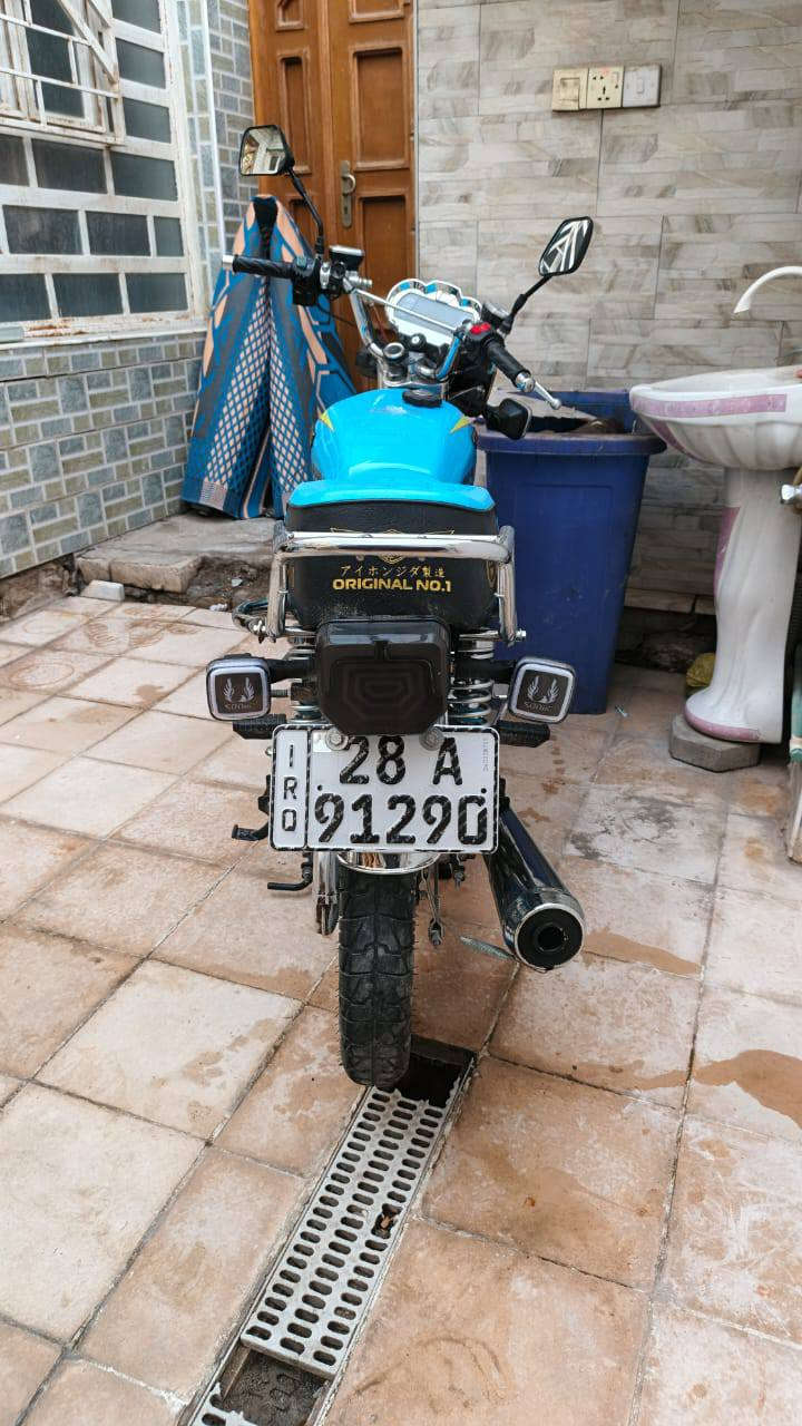 السلام عليكم 
سيفان 5 كير محرك 200cc رقم انكليزي مداور ثاني يوم نجف بأسمي استخدام 3 اشهر بحالة الوكالة الدراجه 
السعر 1400 وبيهة مجال بسيط 
للتواصل واتس اب ***********
