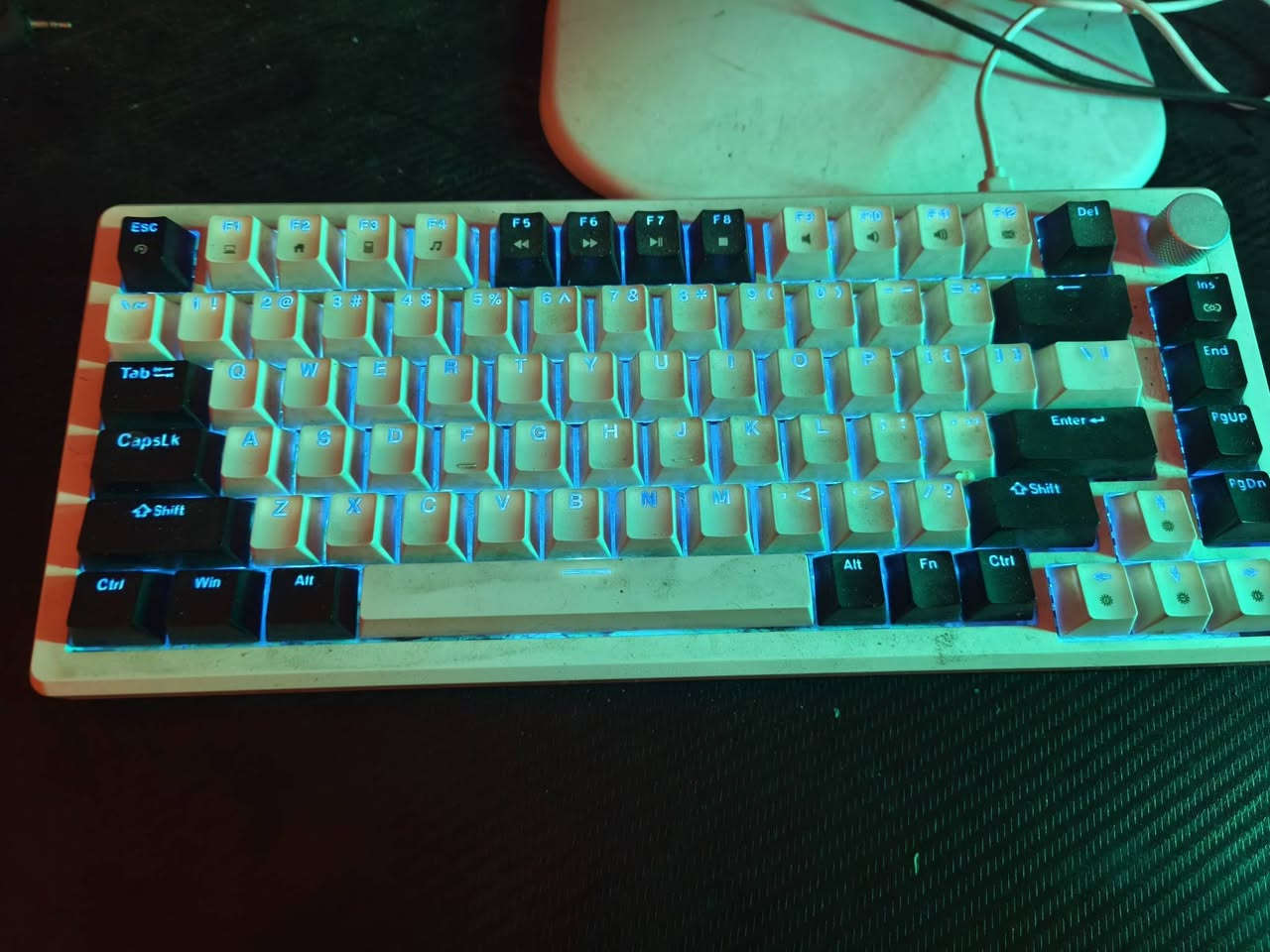 السلام عليكم
تجميعه مستعجل على البيع السعر 600 الف السعر قفل
 مكاني بغداد الرشاد توصيل ماكو تجي تفحصه وتاخذها
موصفات 
I5 12400f
B
Ram 16 3200 xpg
Ssd 128
M.2 1T
Case ماتركس
كرت شاشه 3060 12gb زوتاك
بور سبلاي 650 كيبلات تنفصل وتنشد زكماتكس
مبرد ديب كول 
شاشه 1080p 75hz 24
موس وكيبورد

الكرت بيه مشكله عطلت المروحه وسويت وحده تحوير والكرت يشتغل طبيعي ومابيه اي مشكله بس الحراره اذا ماتسوي اندرفولتج تصعد لل80 والحاسبه يرادله تنظيف 
اغلب القطع موجوده الكراتين


**إذا كنت صاحب هذا الإعلان وتريد حذفه لأي سبب، رجاءا أرسل رسالة إلى الدعم الفني**