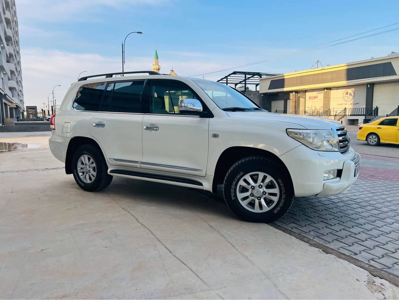 السلام عليكم  ‏ملاحظة اني مكلف بنشر
 ‏لاندكروزر  2010
 مواصفات فول GXR. 💫
خليجي مكفوله قطره وصبغ مابيها 
 محرك 6 V مامفتوح
موصفات 
فتحه 
بصمه 
شاشه  جبيره 
ثلاجه بل چكمجه
حساسات امامي وخلفي 
كامره دواره
كراسيات جكه 
تحكمات إستيرن 
تبريد خير من الله 
باقي المواصفات غنيه عن التعريف
جديده لوك السياره ولا غلطه بالواقع احلى بهواي
‏ما شاء الله سيارة كلش نظيف مرتب بدون مصرف 
سياره جاهزه صدر امامي خلفي جديد مابى مصرف 
دهن كير ومكينه وفلاتر تبريد تفتر بانزين  كلها جديده 
4 تايرات جديد سياره بى ثلاث مكان تعديل بارد
سعره 293
واستفسار اكثر  خابر وتدلل ***********
 ‏ملاحظة اني مكلف بنشر ما أجاوب على التعليقات ما متواجد عالفيس شراي خابر وتدلل
مكان سياره كركوك
 وتحياتي للجميع كركوك, العراق
