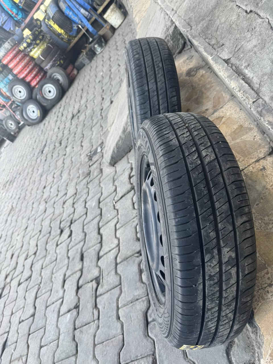 زوج  تاير نيسان قياس ١٥/٦٥/١٨٥ ياباني سعر الزوج ١٥٠ الف  المكان البصرة الحيانية هاتف ***********
