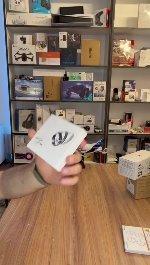 سمارت رنك 📱💍
تظهر كل التفاعلات الحيوية النبض والجهد والتمارين الرياضية والتحكم لبرامج الموبايل 
السعر ٨٠٠٠ 
للتواصل خاص أو واتساب ***********
