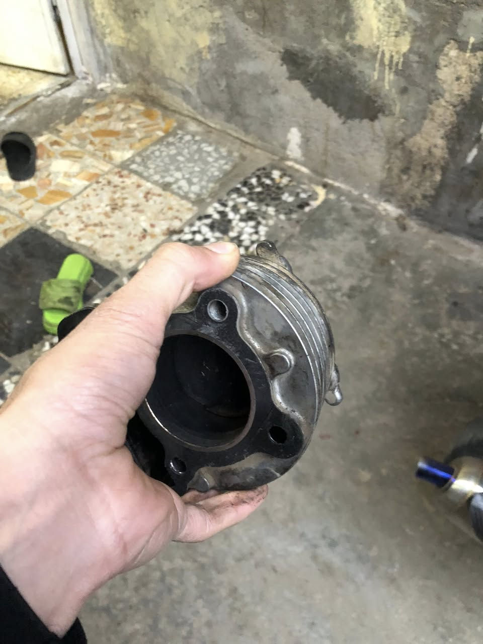 كور جبلي كامل جيب وشد سعره 50.
سلف شغال علفحص سعره 15                                                             
بوشه 58اصليه وبستم جيب وشد سعر 30.                 
كلچات جبلي وقايش سعر 40.                                              
رقم *********** 
مكان بغداد مدينة صدر
