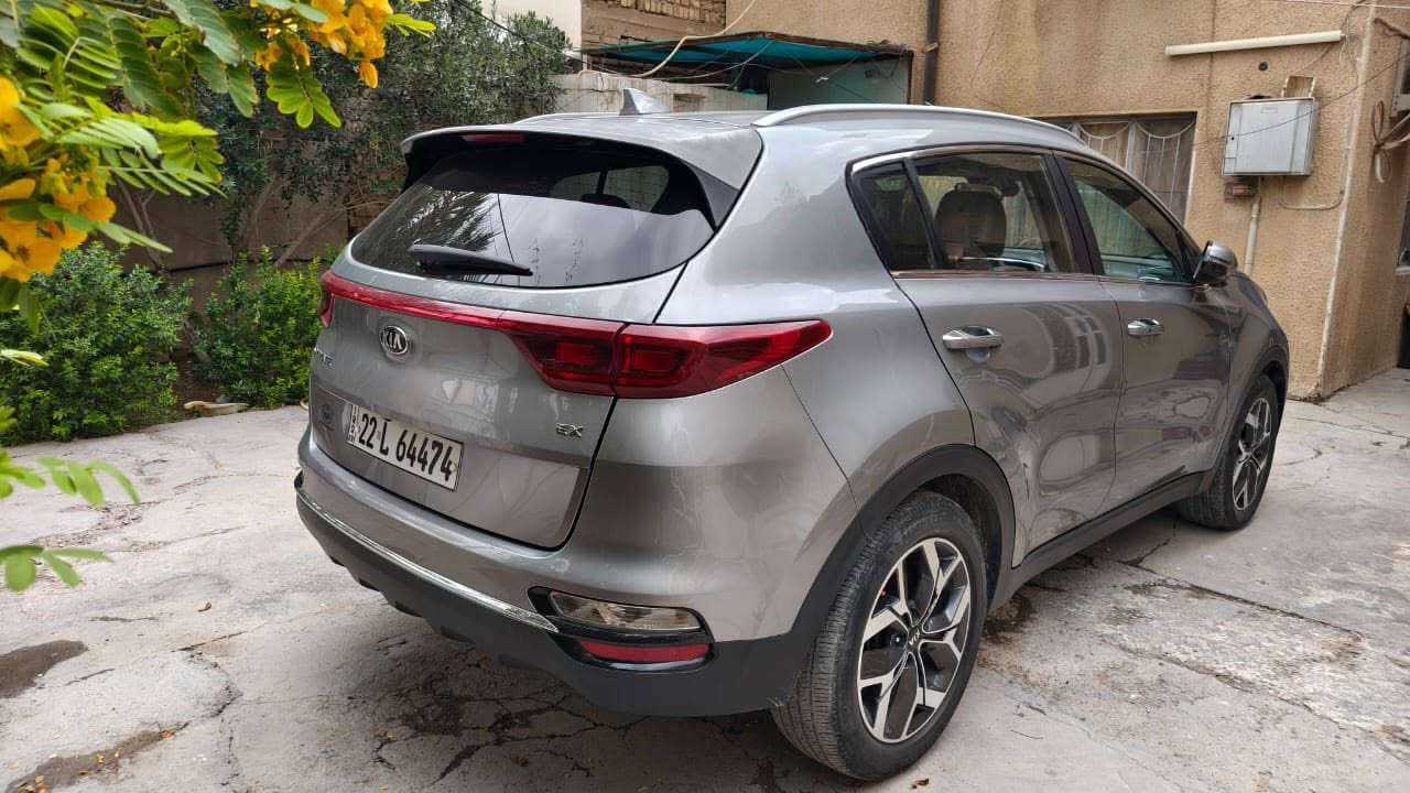 سبورتج 2021اربيل
السيارة باسمي تحويل او وكالة

*المواصفات* EX

محرك GDI 2400  

رادار تعديل مسار / رادار اوتو بريك / قطعتين تبريد / مانع انزلاق / مود درايف / تحكم ستيرن / بصمة /كروس سرعة /كشنات جلد ،كشن الامامي كهربائي تدفئة .

الحادث جاملغ خلفي بيه جراد بالصبغ حاليآ *********** 

السعر 155
مكان السياره بغداد شارع فلسطين
