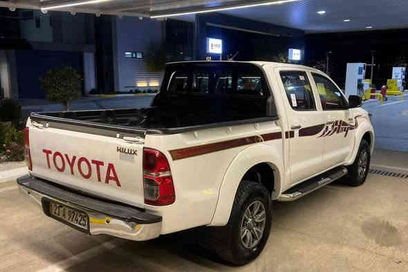 تويوتا هايلكس 2013 فول مواصفات 
سيدنهرو فول مواصفات 
ديكور فورميكا 
مقاعد جلد 
أربع إطارات جديدة 
الغير والمكينة بحالة ممتازة ولم تُفتح 
لا يوجد أي عطل 
تحتوي على ضوء سفلي وكرت باج

السعر: اطلبه في التعليقات وسيصلك مباشرة 📩

السنة جديدة لغاية 2029 
سيارة بيت ولا تحتاج أي مصروف 
250، لا يوجد عليها أي مصاريف

رقم المالك: ***********
