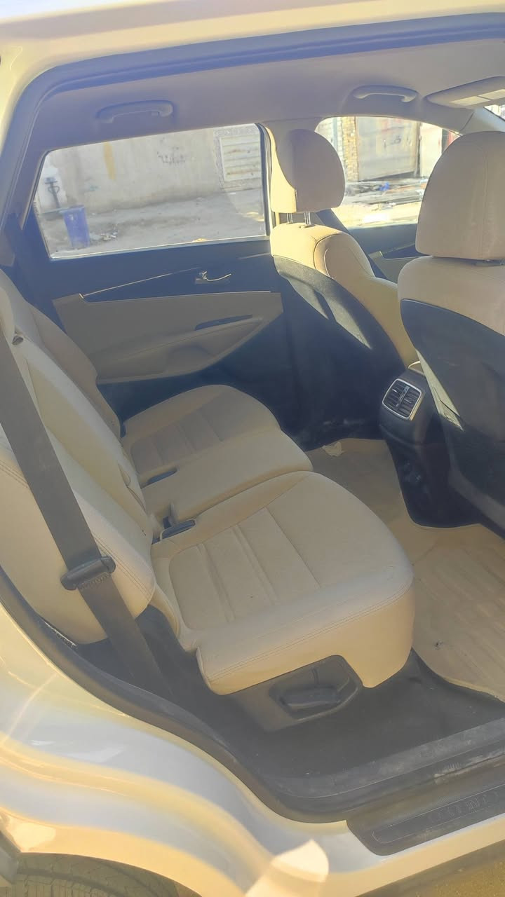 السلام عليكم .. 

سورنتو موديل 19 

وارد امريكي 

ضربتها فقط بنيد والباقي كفاله + الصور موجوده

دواخل لونين 

7 راكب

محرك اربعه سلندر 2.4 gdi (مامفتوح)

باقي المواصفات الي متعارف عليها

السعر 180$ 

مكان السياره ناصريه .. للاستفسار اكثر  //  ***********
