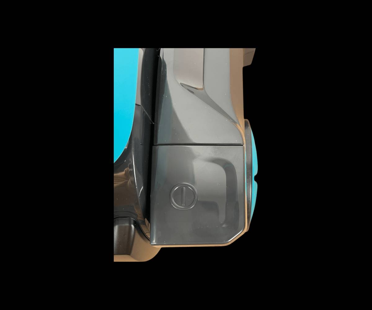 مكنسة تنظيف السجاد بالبخار ماركة إمبليوم

الاستخدامات

تنظيف السجاد والموكيت بعمق وإزالة الأوساخ العالقة.

إزالة البقع الصعبة وآثار السوائل من الأرضيات القماشية.

تنظيف الكنب والمفروشات القماشية.

تعقيم الأرضيات باستخدام قوة البخار والماء الساخن.

مناسبة للاستخدام المنزلي اليومي.

المميزات

تعمل بتقنية التنظيف بالبخار لإزالة الأوساخ والبقع بفعالية عالية.

نظام رش ماء وبخار مع شفط فوري للأوساخ.

خزان ماء شفاف لسهولة مراقبة مستوى الماء.

فرشاة سفلية قوية لتنظيف عميق للسجاد.

عجلات خلفية لسهولة الحركة والتنقل.

مقبض مريح للتحكم أثناء الاستخدام.

طول السلك 5 متر لحرية حركة أكبر.

تصميم عمودي موفر للمساحة.

مناسبة للسجاد، الموكيت، والكنب القماشي.

محتويات الصندوق

مكنسة تنظيف السجاد بالبخار ماركة إمبليوم

خزان ماء مدمج

دليل الاستخدام

الملاحظات

يُنصح باستخدام ماء نظيف فقط داخل الخزان.

لا تُستخدم على الأسطح الحساسة غير المخصصة للبخار.

يُفضل تفريغ وتنظيف الخزان بعد كل استخدام.

قياس الكارتون: الطول: 31 سم  العرض: 36 سم  الارتفاع:96 سم