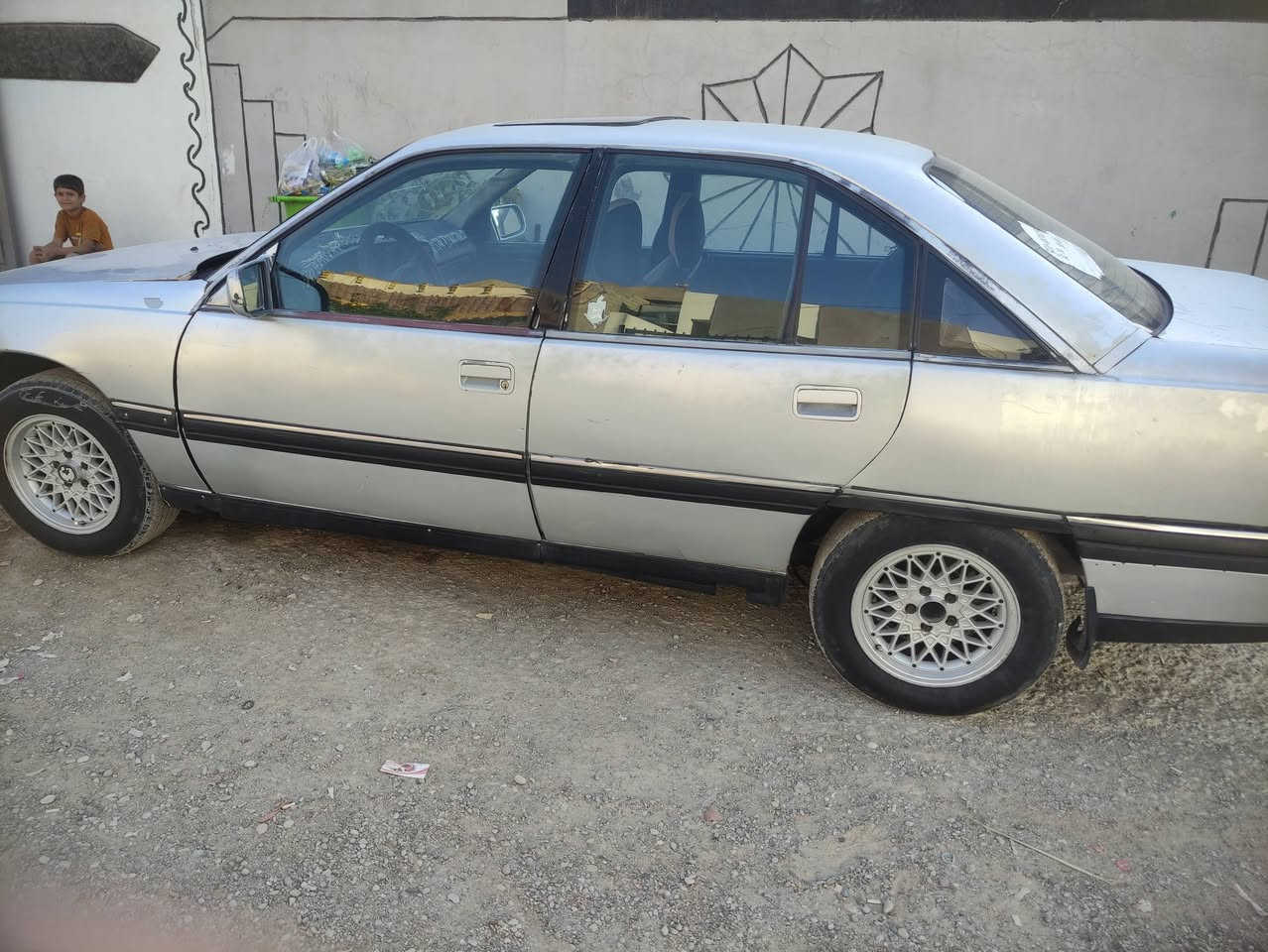 سلام عليكم اوبل اوميكا موديل 91 بيها دفتر بانزين محرك 20 سنويه لل28 كير ومحرك شرط
ترايك وين ما تريد شرط التحويل والوكاله السعر 33
***********
