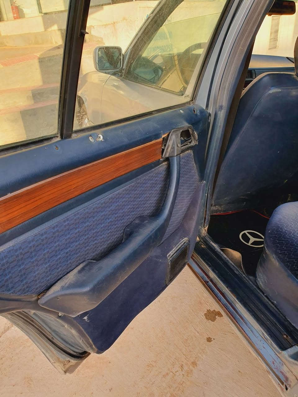 سەرەتا بە ناوی خوا
مارسیز کوپەی 1990
گیرو مەکینە بەشەرت
سەنەوی 
ئۆتۆماتیک 
چوار جام کارەبا 
لایت ئیشرات و کامل گلۆپ ئیش ئەکات 
دەعمو لیدراوی نییە 
گەرمی فلچە 
بەشەرت 
مەڵی دۆستە  
سعری 13 وەرەقە ومجال گۆرینەش ئەکەم  
***********
***********
