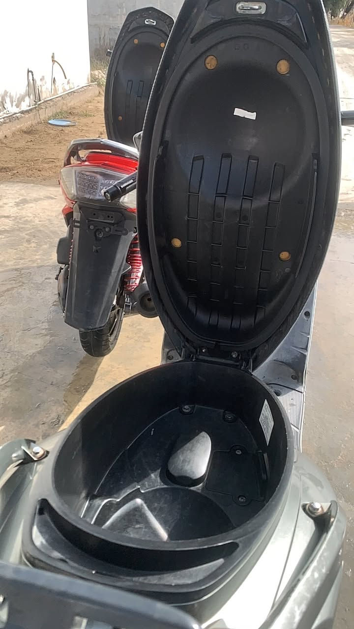 قطعتين سكـنز فحـل للبيع فقط بدون مراوس 📍
الحمـرة نـوزل خطين كفـاله عامه 🫣
والرصـاصيـه كابريتر كفـاله وفوك الكفاله هم🙂‍↕️
دراجـات نضـيفات جداً جـداً
كاملات مـن كل النواحي هندر وسـلف اي وقـت 
والنـضافه واضحـه بل صور 
الدراجـات خـتم واحد إذا بيهـا حرف او رقم مختلف تأخذها وتطـلع 🙃👌🏻.
المـوقع ديالى بعـقوبة 📍
للاستفسار ***********
موجود رصـيد او واتس اب 
ماسنجـر ما ارد 👍🏻.
