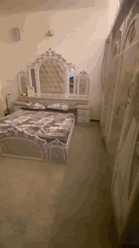 غرفه عراقي جديده شخط مابيها مكاني بغداد
***********
