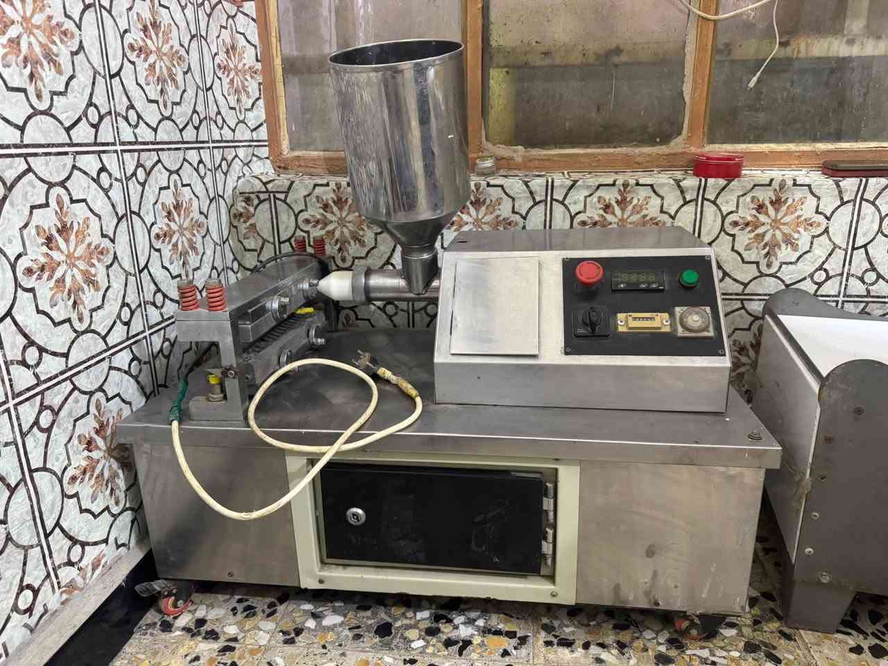السلا عليكم مكينه كباب ومكينه بيزه للبيع السعر ١٥ ورقه لعلوان مدينه الصدر لتصال ***********
