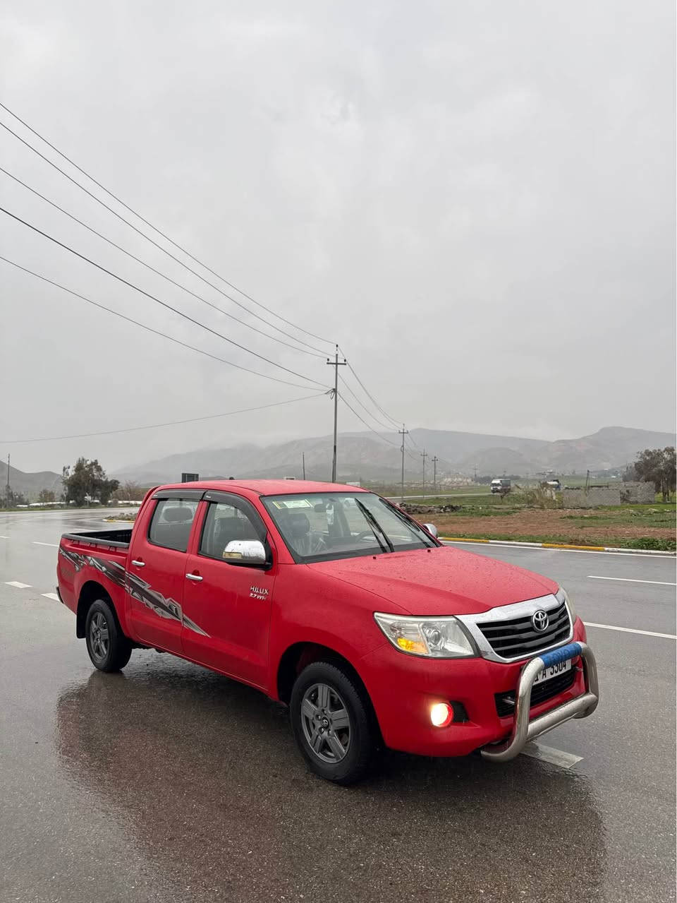بەناوی خوا مەرزیە مۆدیل ٢٠١٣ پارچە ڕەش لە سەر ساغی بۆدی بێ بۆیاغ سەقفو شانی بەشەرت پێشی و پشتی هیچی پێوە نیە لۆک لۆکە رادێتەی بیلادە ئاوێنەی بیلادە هەموو گیانی لە سەر دەقی شەریکە ماوە سەیارەکە لۆک لۆکە مەکینە نەکراوەتەوە گێر مەکینە دەنگ سەرف بوخار هەموی بەشەرت سەیارەی ماڵە هەموو شتی بیلادە سەیارەکە زۆر زۆر جوانە چرکەی تیا نیە ٤ ویلو تایەی نوێ لە بنە ساردی نیە بەس ماشەڵای دەوێ سەنەوی بە ناوی خۆمانە تا ٢٠٣٠ تەحویل بەشرت ژمارەی خاوەنی *********** كويسينجاك, أربيل

