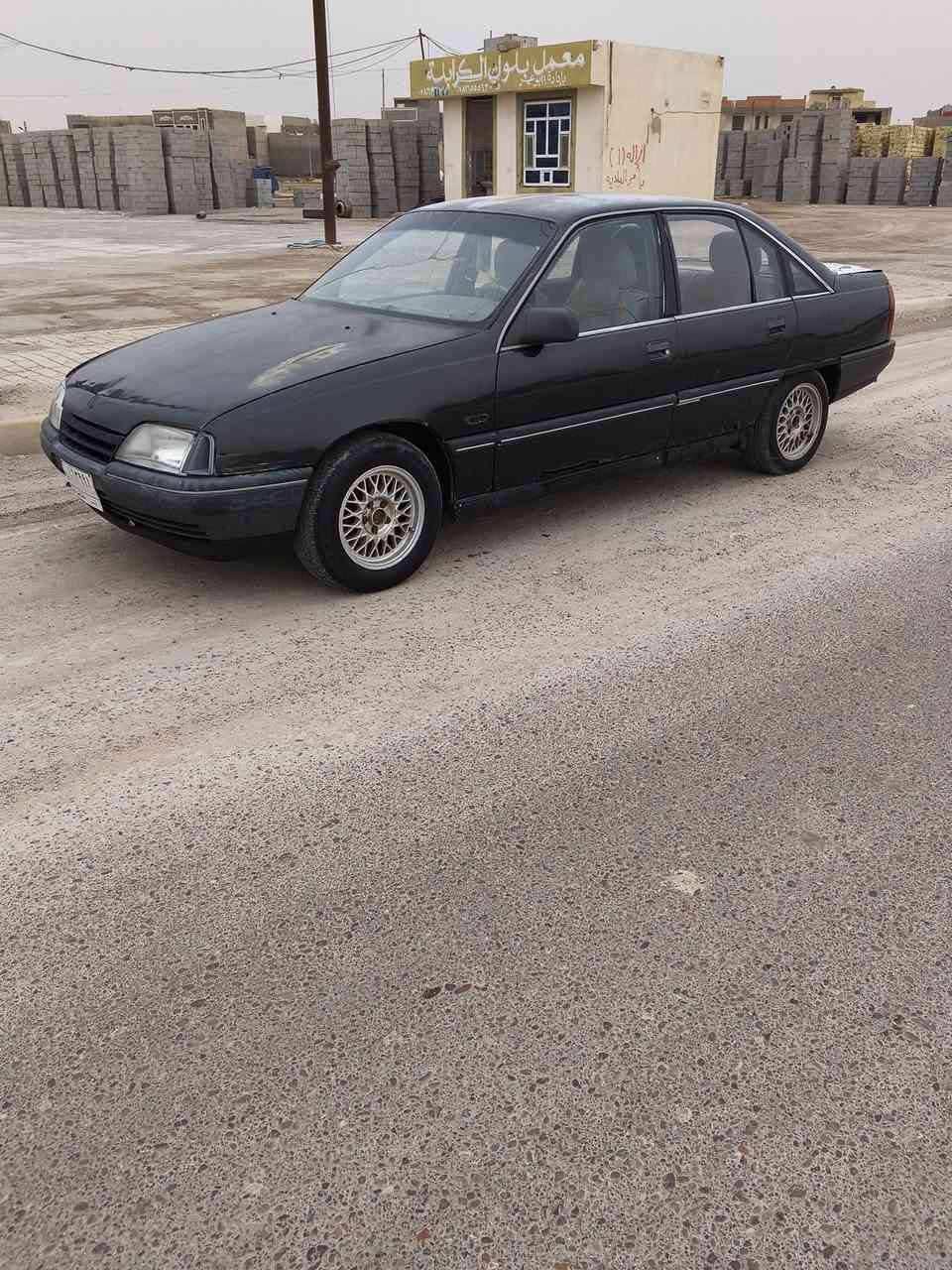 اوبل اوميكا للبيع 
محرك ٢٠٠٠ جديد 
كير عادي اكسل  صدر تخم تاير جديد 
***********
