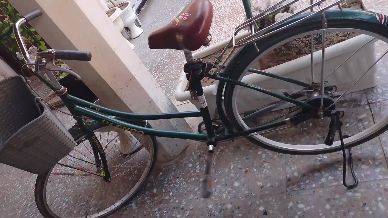 السلام عليكم
شباب بايسكل بناتي حجم 26 
بايسكل كلش كلش نضيف 
موديل 2025 
مكاني بغداد دوره 
الرقم ***********
قيم او اخذ مستعجل ع بيعه 
بايسكل كلشي ما  ناقصه
