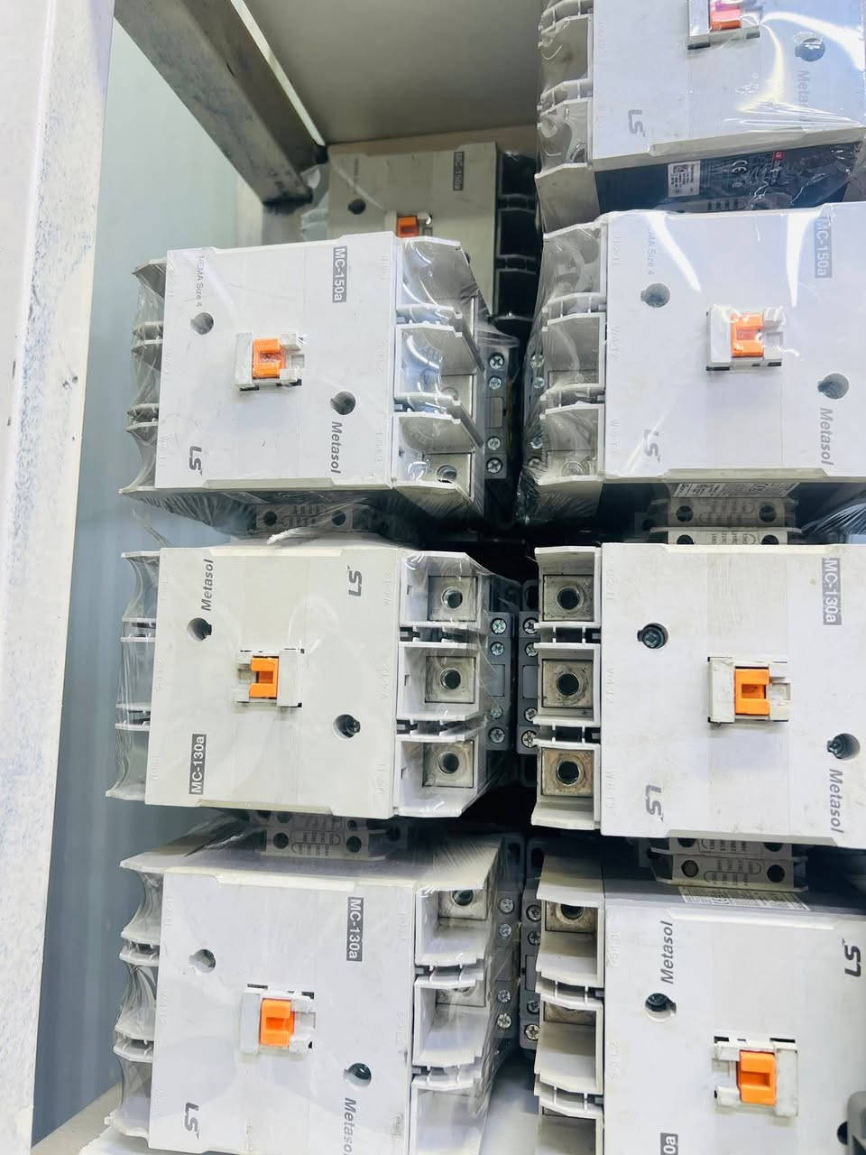 سلام عليكم ورحمه الله وبركاته
يوجد لدينا جميع الكونتكترات والقواطع 
كوري Ls باله وجديد جميع الامبيرات متوفره ثلاثي ورباعي ارخص الاسعار التنافسية 
الاستفسار *********** يوسف الكعبي 
خدمه توصيل جميع محافضات العراق
