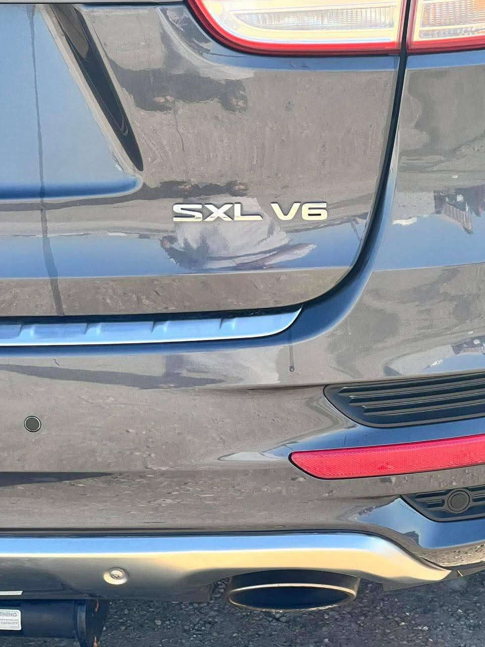 للبيع فقط بدون مراوس
✨كيا سورنتو  SXL اعلى فئة☑️☑️
موديل 2018 وارد امريكي حادثها بسيط ماشيه 136 فقط 
رقم بغداد الانكليزي الجديد مشروع وطني
فول مواصفات 1/1
_ 6 سلندر 
_7 راكب 
_3 قطع تبريد
_بردات خلفيه بلاديه 
_ بانوراما 
_كراسي جلد كهرباء 
_داخل قرميدي 
_هيترات بالكراسي 
_لد خلفي وامامي 
_كشن ذاكره
_رادار جانبي
_صندوق كهرباء 
_دخول ذكي
_بصمات أبواب + تشغيل 
_ مرايات جانبيه ع الريمونت
السياره فول. وارد امريكي 
بيها مكانات صبغ بدون دواخل 
بدون تبديل جديدة جدا 
وجاهزه من كلشي 
رقم بغداد تحويل مباشر

رقم صاحب السيارة للاستفسار ☎️  ☎️  
***********
***********6
