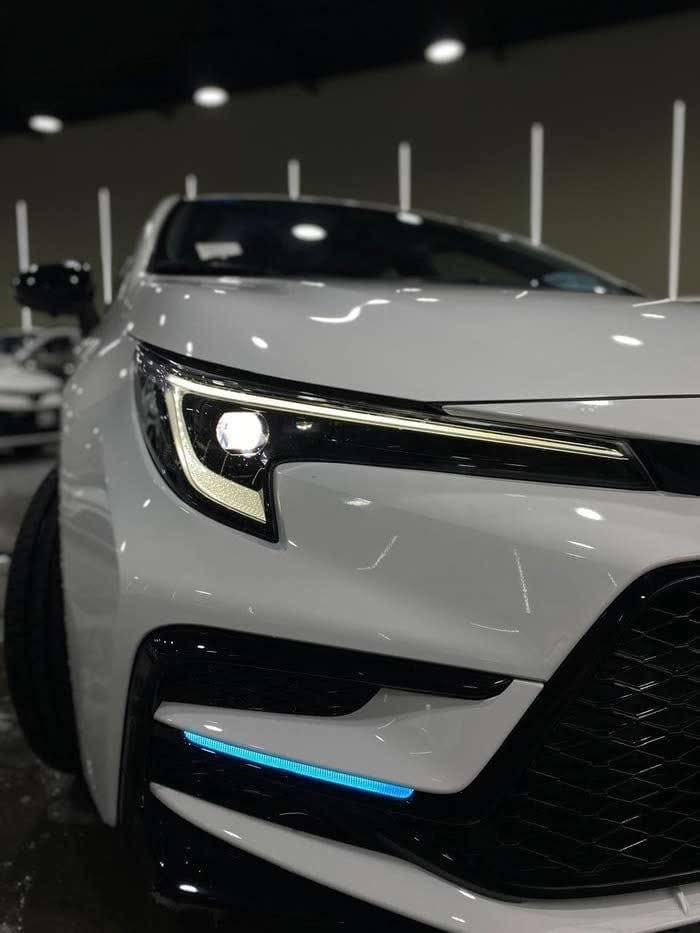 تويوتا كورولا GR هايبرد 2025 – فخامة رياضية باستيـراد خاص

تميز عن الجميع بسيارة تجمع بين الأداء، الأناقة، والتوفير – متوفرة الآن حصرياً لدى العامري 

عرض خاص حتى نفاذ الكمية 

السعر 26 مليون و500 الف دينار عراقي مرقمه بغداد وسنوية 

ياباني تجميع الصين البيع نقدا فقط لايوجد لدينا بيع بنظام الاقساط

المواصفات: – محرك 1800 سي سي هايبرد – 4 سلندر

– ناقل حركة E-CVT ناعم وذكي

– تصميم خارجي رياضي بلمسات Piano Black

– مقاعد جلد راقية (ألوان: أحمر – أبيض – مشمشي)

– دشبول اسود

– مقعد كهربائي واحد

– فتحة سقف

– 4 كاميرات رؤية محيطية مع نظام تسجيل

– شاشة وسطية تدعم Apple CarPlay وAndroid Auto

– دخول ذكي + تشغيل بصمة

– رادار أمامي + تنبيه مغادرة المسار

– أنوار LED أمامية وخلفية

– جنوط GR قياس 17 إنش

– عداد ديجيتال + تحكم من الستيرن

– مكيف أوتوماتيكي ثنائي المناطق

– نظام تثبيت سرعة

– فول مواصفات 

العامري لتجارة السيارات 🚗

بغداد مدينة معارض البياع -الشارع المميز-مقابل كراج البياع 📍

لاستفسار يرجى الاتصال على ال***********
