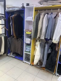 ديكور ملابس للبيع 5قطع فاترينات و4قطع رفوف السعر250الف مكاني بغداد  ال...