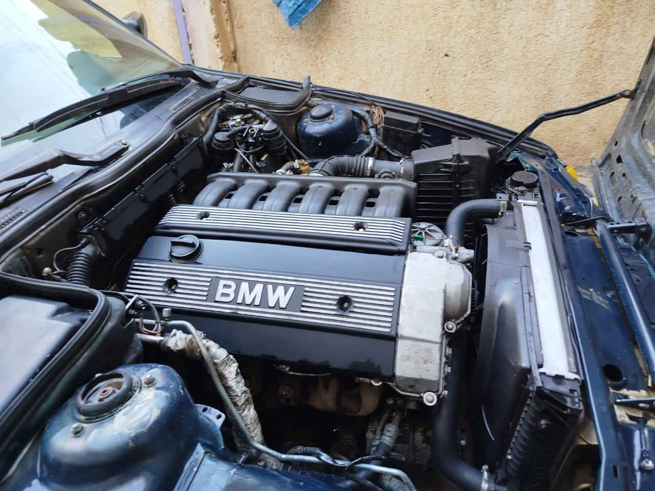 بيع او مراوس   بي ام مديل 92 رقم بغداد اصل 525مسكر فانوس تعمير جديد كير مكينه ماشاء الله  تبريد شغال ثلج حداده حلوه  تخم وياله جدبد تايرات جديده غرفه بيضه جديده السياره متعوب عليها السعر 55. ،،،،،،،***********.  مكان سياره كربلاء
