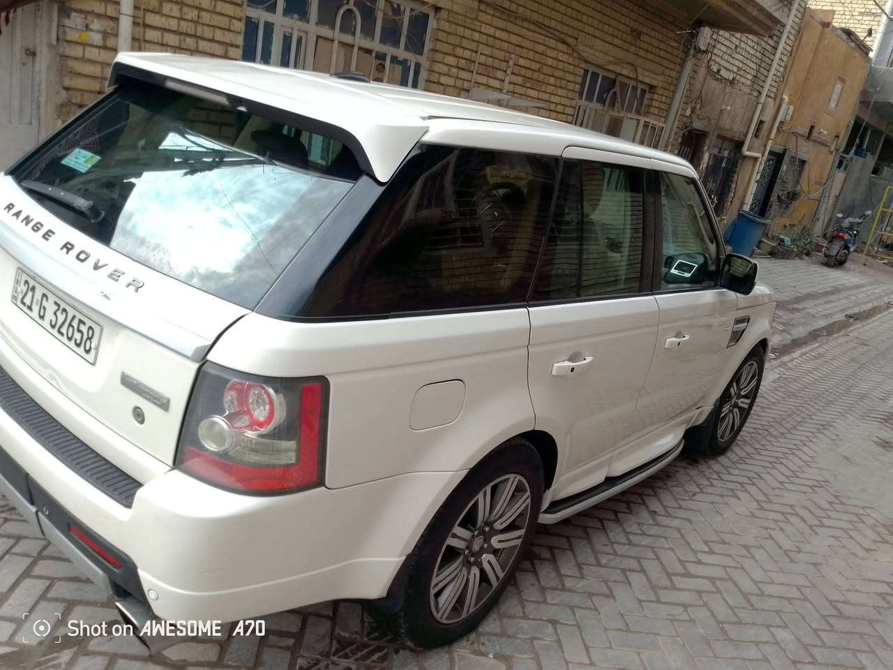 السلام عليكم
سيارة رانج موديل 2010
محدثة 2013 ٠٠٠٠ سيارة مقفولة من الضربة
فقط 3 قطع صبغ بيها من الجمالية

حدادية + صدر جديد تخم تاير كهربائيات كلها شغالة
تدفئة تبريد شغالة كير و مكينة مقفولات 

كير مكينة اكزز 8 سلندر
السعر 105 ورقة تحويل فورا 

العنوان بغداد مدينة الصدر قطاع 4 
الهاتف: ***********
