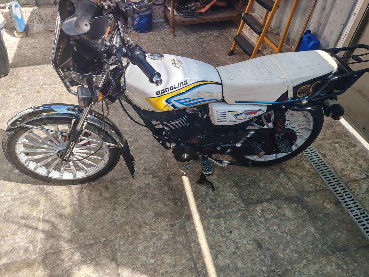 دراجة خمسة كير ضاغط وزنجيلSBF مديل 26 سعرها ب900وبيها مجال مثل ماموضح بالصور دراجة بلادية عنواني الشعب
الاتصال على الرقم ***********
