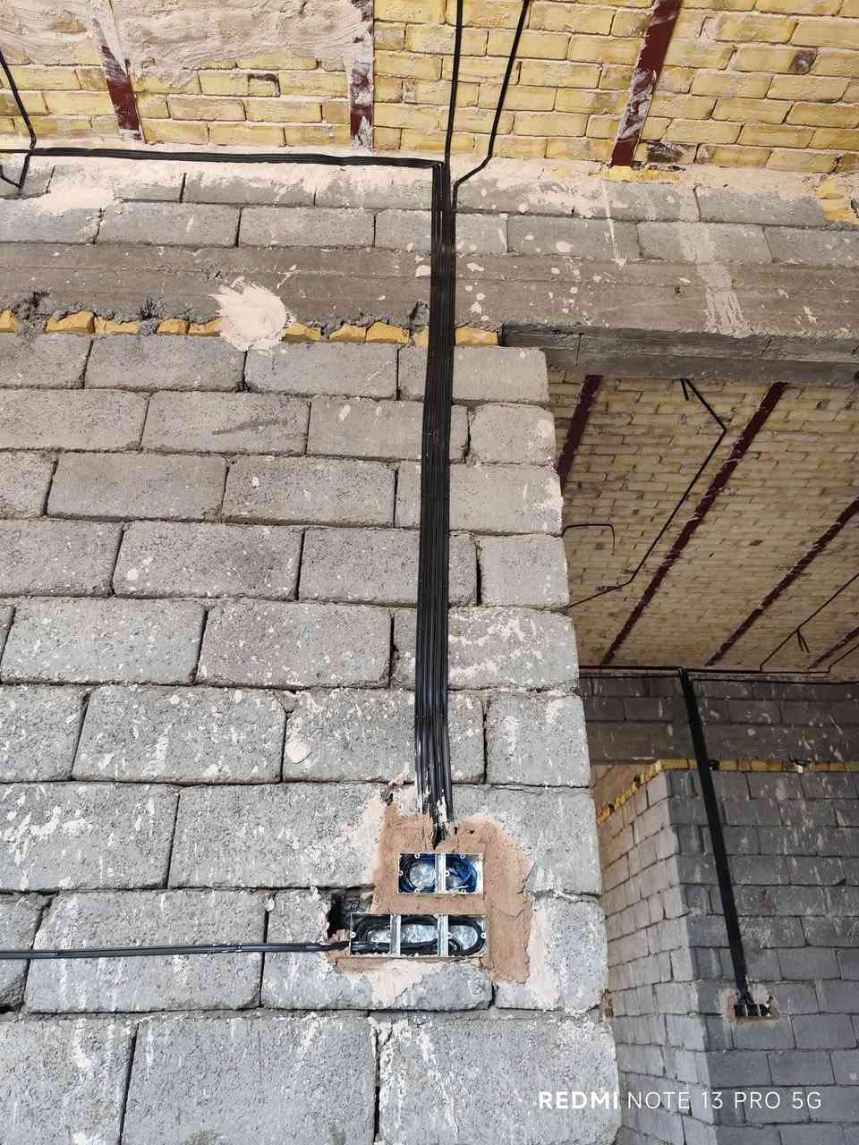 ا
السلام عليكم نشرت فديو لتأسيس سمنز البارحه مو شغلي للمعلومه شغل احدد الكهربائيين الي يكول واحد عراق وكتبت عليه ب الف ونص تفاجأت ولا واحد قدم نصيحه بالتعاليق او انتقد العمل لكن شوفو شكد نقاد علئ هذا شغلي وفلاسفه راح يتمالقون هذه نموذج بسيط كلش من عملي بالسيمنز لان مااحب اصور السيمنز نهائيا نادرا مااصوره 
تحياتي الكم
انور سهل الكهربائي
ذي قار قلعه سكر للعمل كافه المحافضات عمل بوردات السيطرة تاسيس سمنز بوري ترانك كيبل منازل شقق سكنيه
***********
