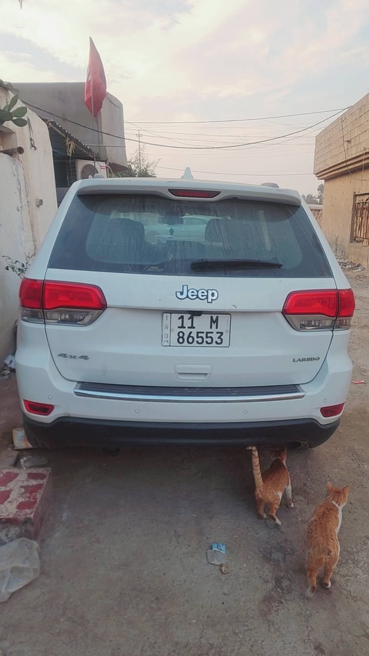 جيب خليجي لاريدو 15 بيها طخه بين البابين فقط السعر 220 وبيها مجال ***********
