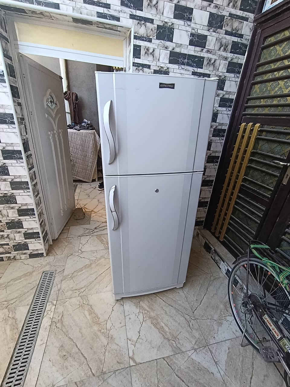 ثلاجه للبيع مكانه ناصريه مركز سعر 200
***********
