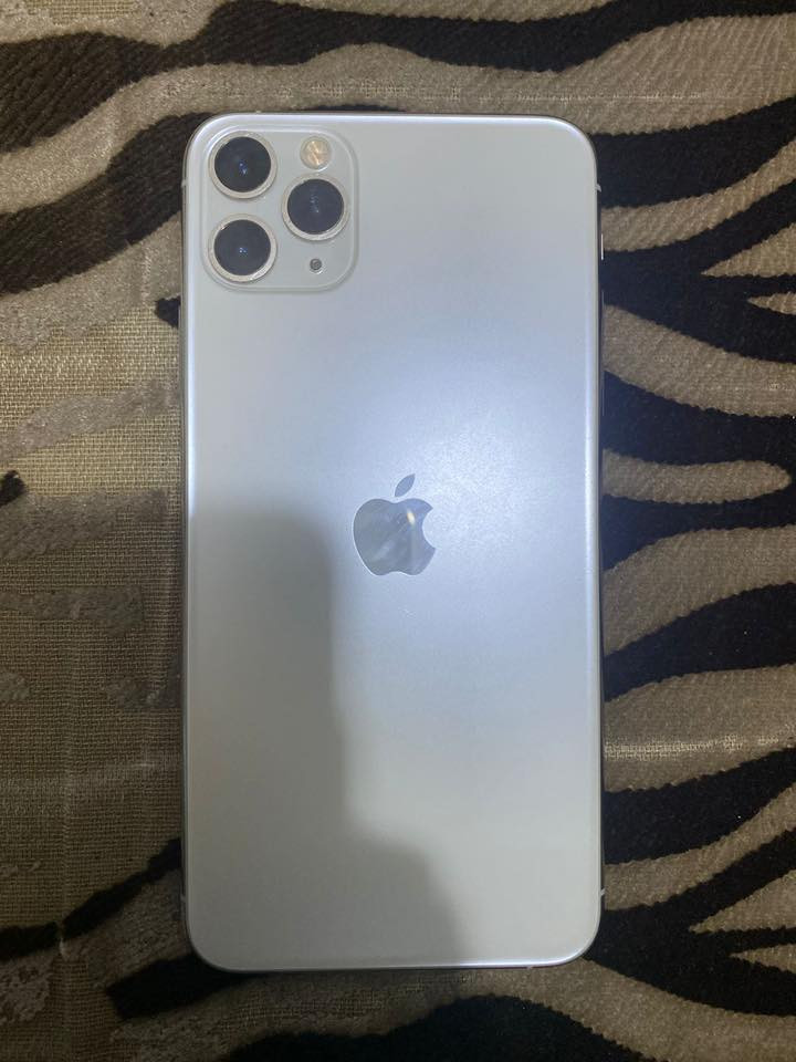 السلام عليكم من رخصة الادمن ايفون ١١ برو ماكس مبدل شاشة و بطارية البطارية نسبتها ٩١ الجهاز يخبل اي شي شي بي غير البطاريه والشاشه تاخذه بلاش للتواصل فقط واتساب الرقم *********** (فقط واتساب)
