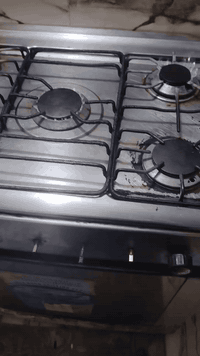 طباخ بس هذني العيون يشتغل البقيه عوزهن تصليح الفرن جوه يشتغل بس الفوك ...