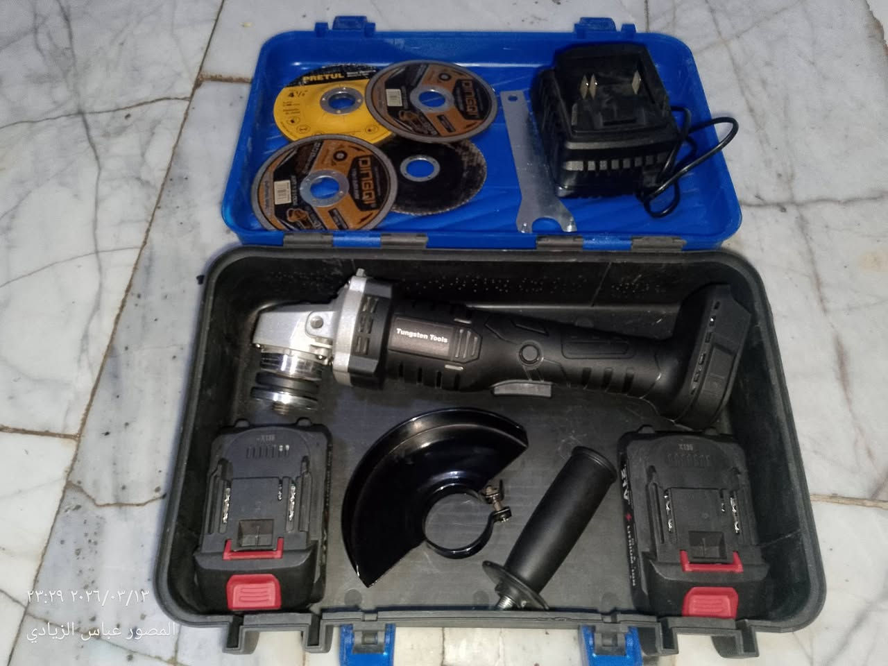 كوسره شحن جديده كامل ملحقاة بطاريه عدد 2/12V
يده +حمايه 
قرص حديد 2 
قرص تنعيم 1 
قرص شركه تجاري 1 
مفتحاها +شاحنه كبس 12 V 
 مع الحقيبه الكبس  
***********
ذي قار سوق الشيوخ كرمه بني سعيد
