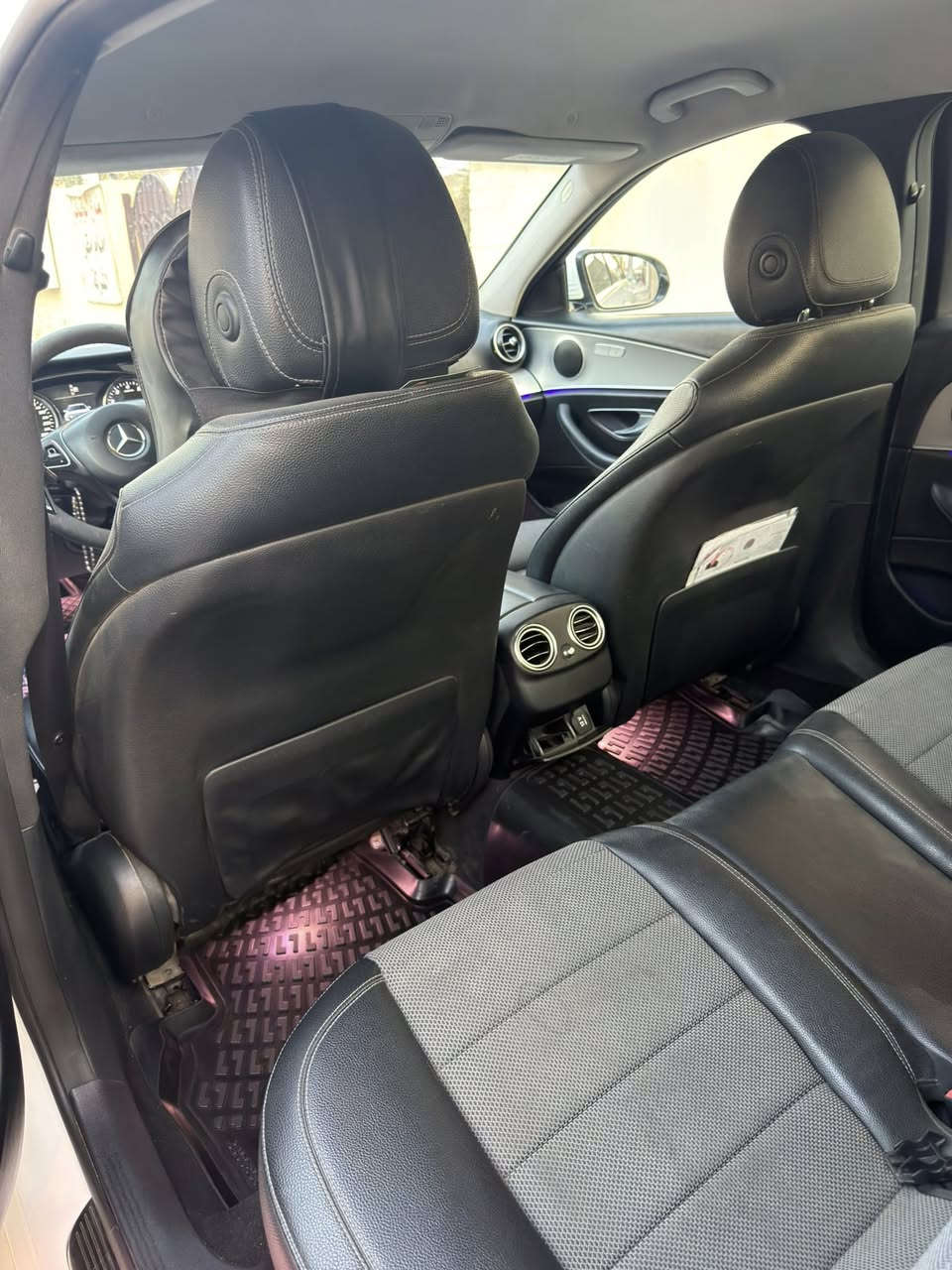 مارسيدس E class 2016
بيع او مراوس 

E200

وارد الماني بدون حادث بيها كلير قطعتين جاملغ امامي وخلفي جهت السايق بدون حادث فقط رش

المواصفات الالمانيه معروفه شاشه كامره اوتو بارك حساسات رادارات بصمه تحكمات ستيرن كشناا كهرباء جلد 

سيارة ماشية 178 الف كيلو 

سعر 230 ورقة 

بيع او مراوس 

مكان سيارة حي جامعة 

***********
