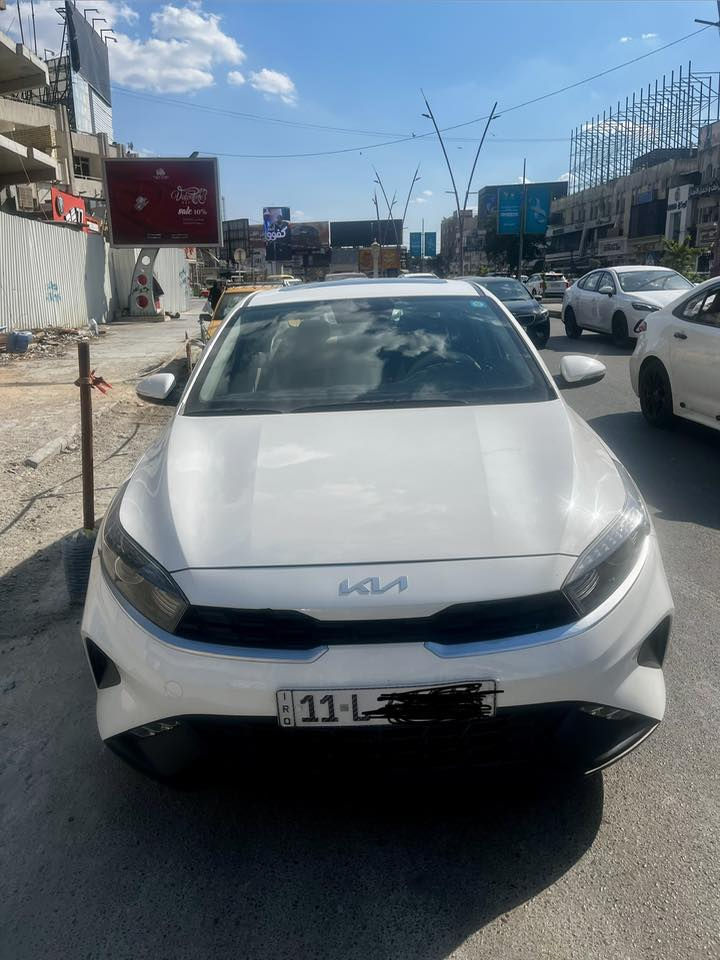 السلام عليكم ….كيا سيراتو خليجي موديل 2024  محرك 2000 كير AT ضمان الشركه الدوليه فول مواصفات 
ماشيه 31 الف 
ويل كب 
فتحه سلايت 
حساسات خلفيه 
شاشه 
مري شفط 
ثلاث أوامر قياده 
السياره بحاله الوكاله برغي واحد ممفتوح بيها 
بيها جاملغ خلفي وباب مبدل والجهه الثانيه ربع جاملغ خلفي مكان السياره بغداد 
***********
