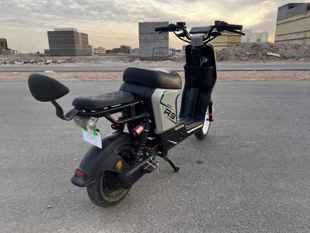 دراجه شحن R9دراجه كلشي بيه شغال باتريات جدد قبل شهر امبدلهن 22ابير الملف 1500دراجه جاهزه ونضيفه السعر 350وبيه مجال قليل لشراي مكاني البصره الصمعي الجديد مقابيل الموفقيه التواصل ***********
