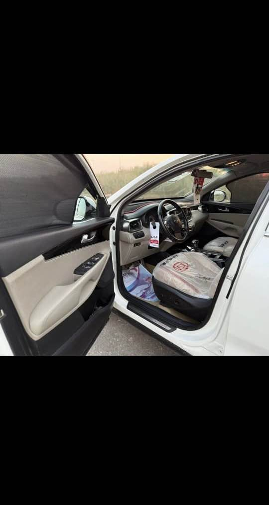 السلام عليكم 
سورينتو 2020 خليجـي فـول مواصفـات عدا الفتحـة 
- بصمة ، جلد ، شاشـة كبيرة ، دبل شباك 
6 سلندر ،گيـر 8 نمر  تخم تايـر جديد،
 الرقم الدولـي الجديد ، السنوية مجددة لسنة 2031 ( بأسمـي ) 
- السيارة بيها تجيـه خفيفه + مصبوغـة عام 
السعــر ( 180 $ ) وبيهـا مجـال بسيط 
لـلأستفسار : *********** Singapore
