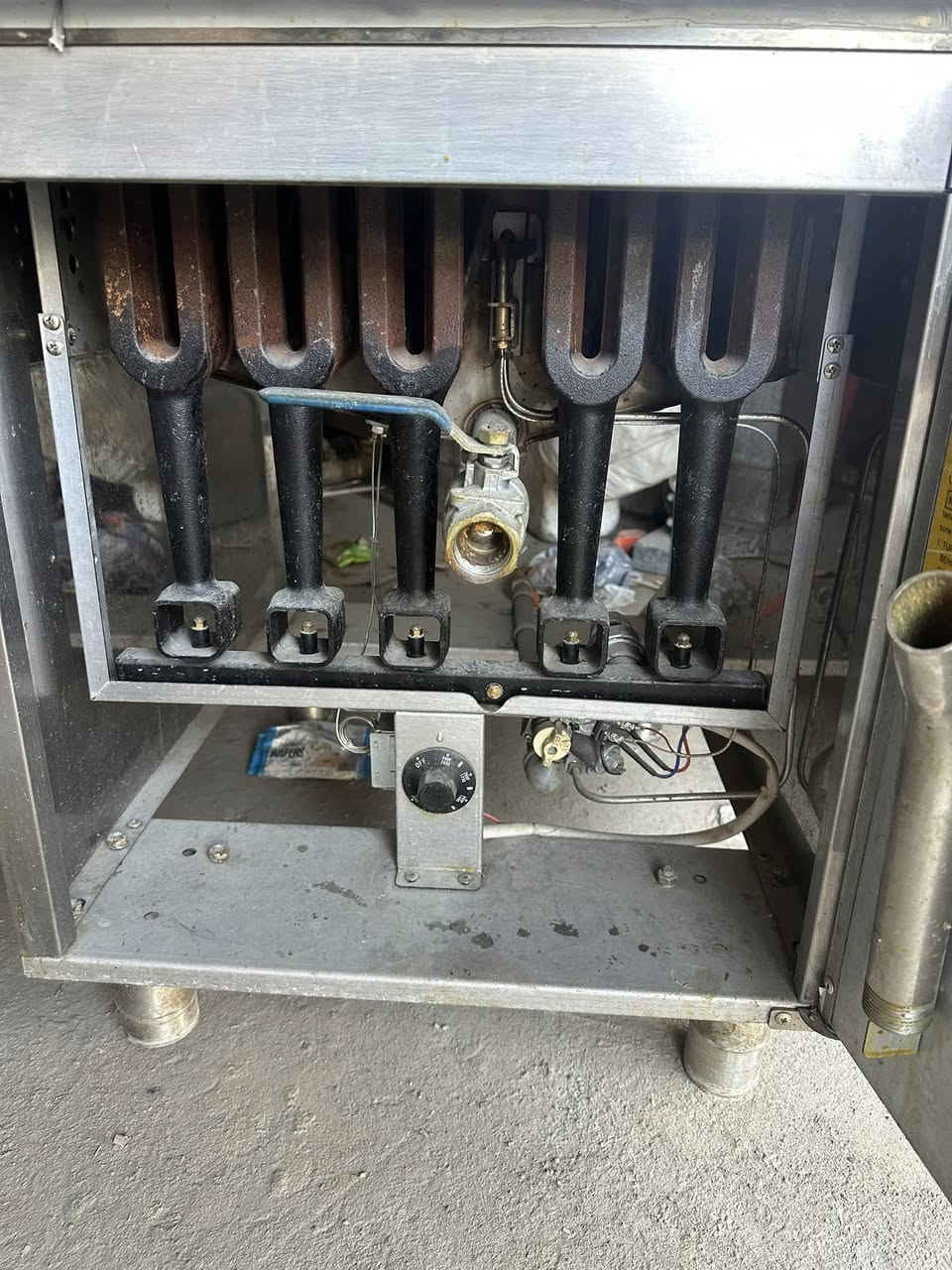 السلام عليكم 
للبيع غلايه تركي شغاله ع الفحص 
السعر 450 الف 
***********
