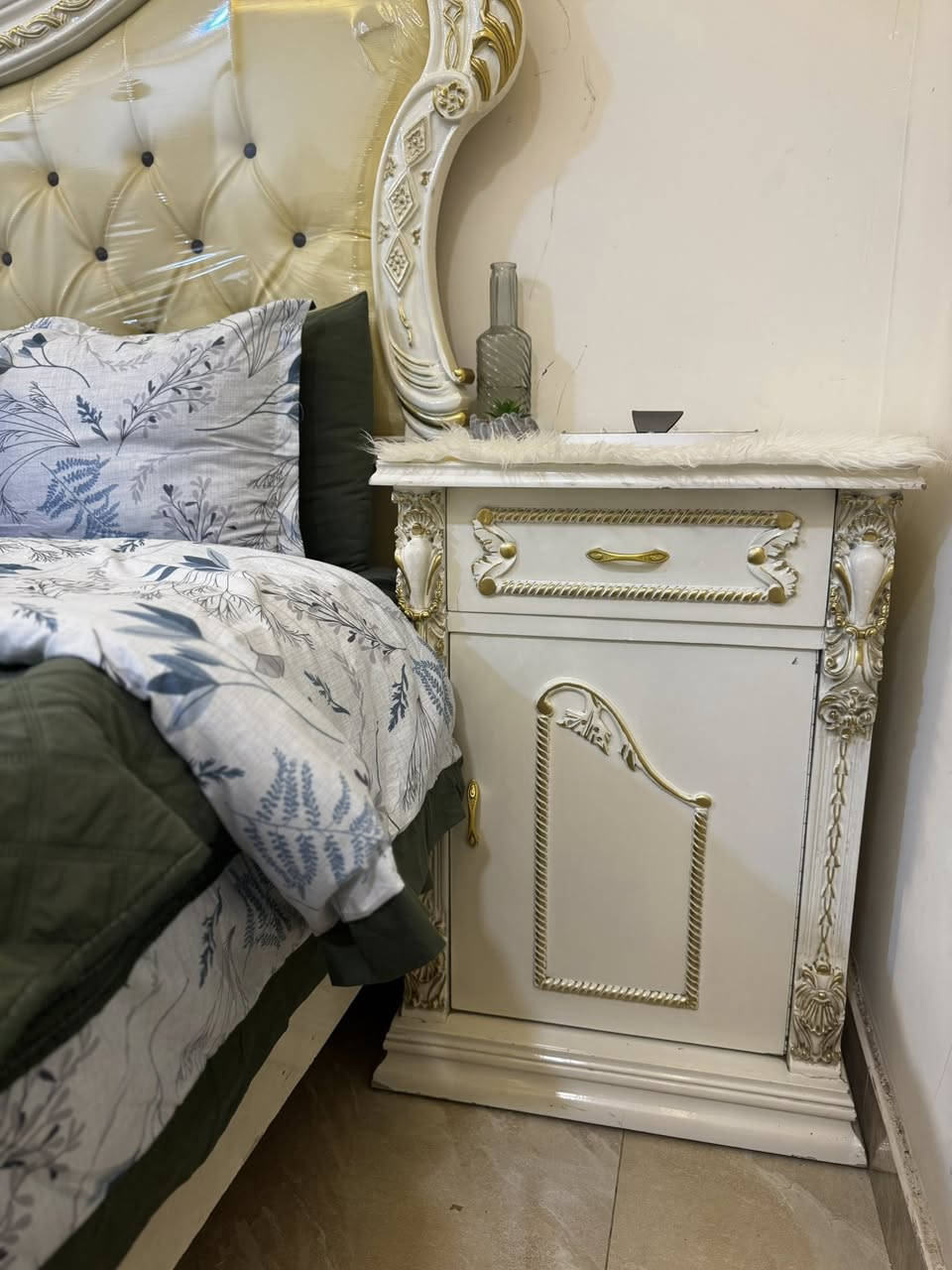 غرفة نوم خشب صاج عراقي لون ابيض منقوشة ذهبي ضخمة الحجم كلفت 5 ملاين ابيعها 3 ملاين وبيها مجال ما بيها أضرار قوية الموقع بغداد


**إذا كنت صاحب هذا الإعلان وتريد حذفه لأي سبب، رجاءا أرسل رسالة إلى الدعم الفني**