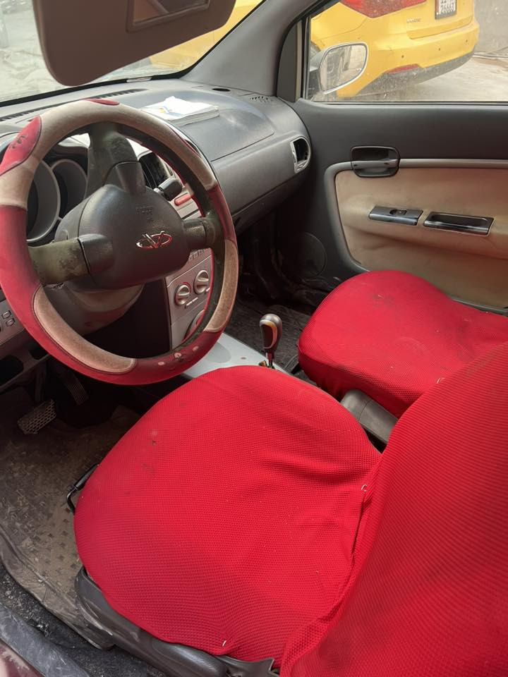 السلام عليكم. 
للبيع 
شيري اي وان
2012
4 سلندر 
رقم بغداد 
شغاله خير من الله تجي بعينك وتشوف 
راعيها موجود
شبي البيع اشتريت  ثانيه
الشراي يتفضل وع راسي35 وبيها مجال بسيط 

‭

0777 658 2870‬
