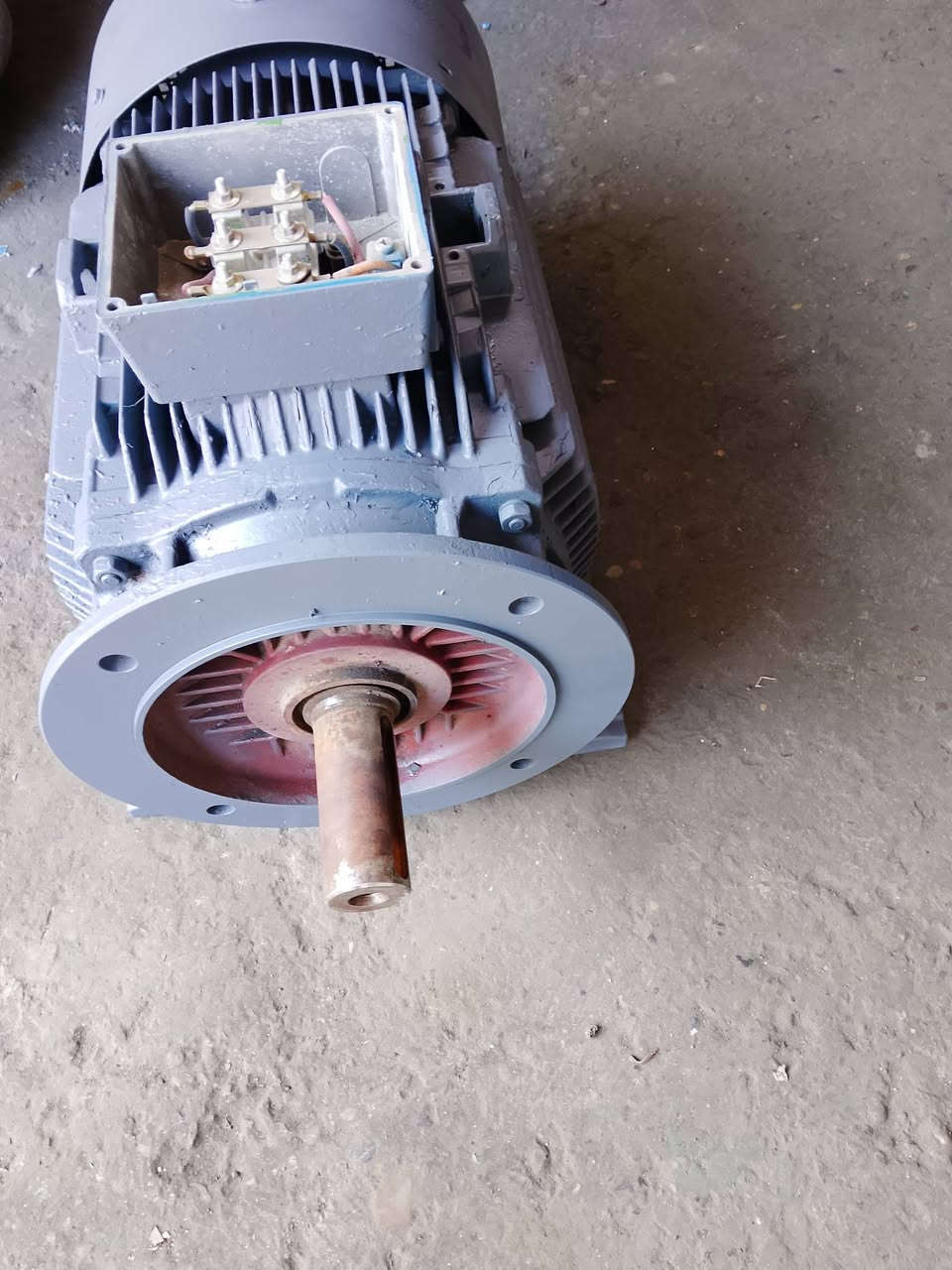 ماطور 25 حصان دوره 1500  بلادي اوروبي السعر 650 الف عنوان بالموصل على ***********
