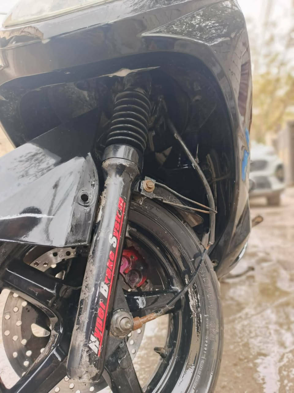 سلام عليكم دراجه سكنس فحل دراجه كامله كهربائياته كله شغاله بلاديه سعره 550  مراوس بايفون حسب القناعه او مراوس بماكس حسب القناعه بكاني البياع رقم ***********
