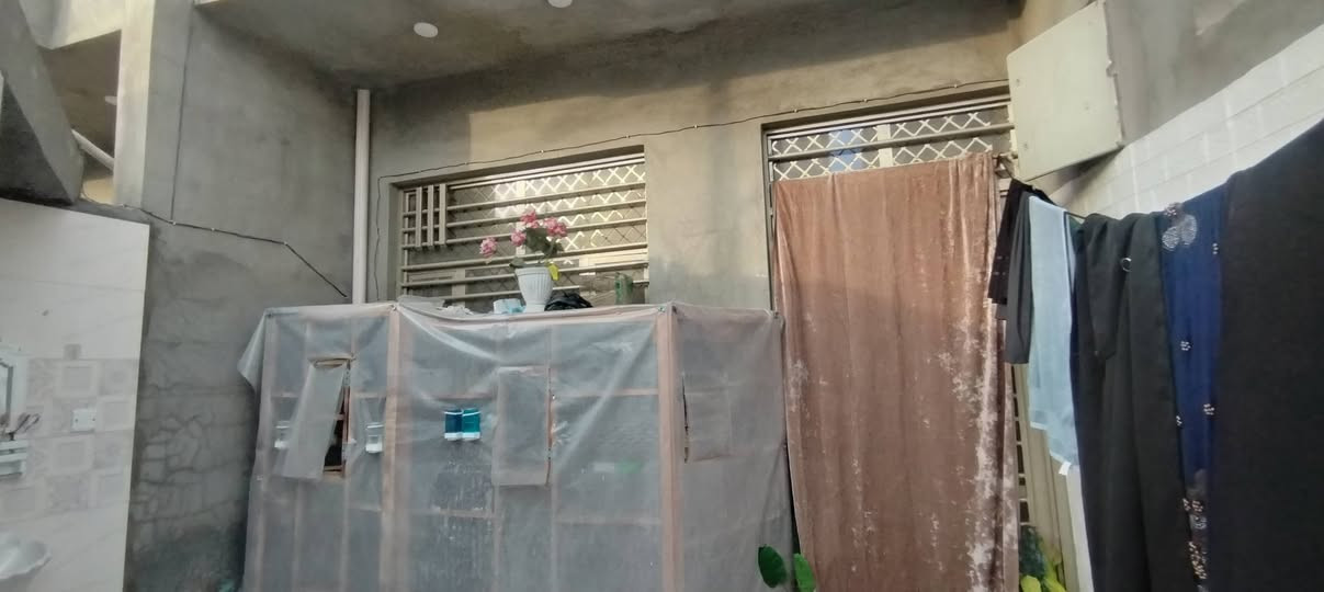 بيت للبيع في مجمع فدك قرب اسواق حسوني 
100 متر طابقين بناء 2025 كامل مابي اي نقص
السعر 75
للاستفسار ***********
