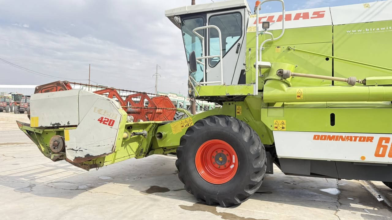 بسم الله الرحمن الرحيم 
حاصده كلاص موديل 2002 جديده  مكفوله من الصبغ والحيم والكسر محرك ما مفتوح على وضع الشركه فول مواصفات 1/1   اطار 26برينه نفخ دفاعات طبله هوزل خلفي سلايت اطار خلفي 18 
              واسط الزبيديه 
***********–***********
