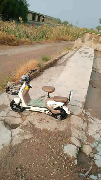 السلام عليكم دراجه شحن لبيع  سعرها 355وبيها مجال بصيط مكاني بغداد حييبتول رقمي ‏‪***********‬‏
