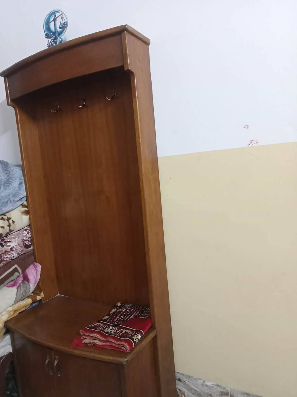 غرفة نوم للبيع خمس ابواب ملحق صاج عراقي خشب اصلي تحتاج شوي صبغ الكنتور باب الملحق الاخير ينسد بس لان فراش ف مفتوح وفصال خاص سعرها 750 وبيها مجال


**إذا كنت صاحب هذا الإعلان وتريد حذفه لأي سبب، رجاءا أرسل رسالة إلى الدعم الفني**