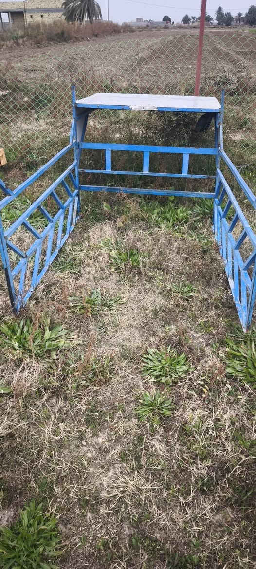 محجر ستوته
سعر ١٠٠ بيه مجال 
***********
