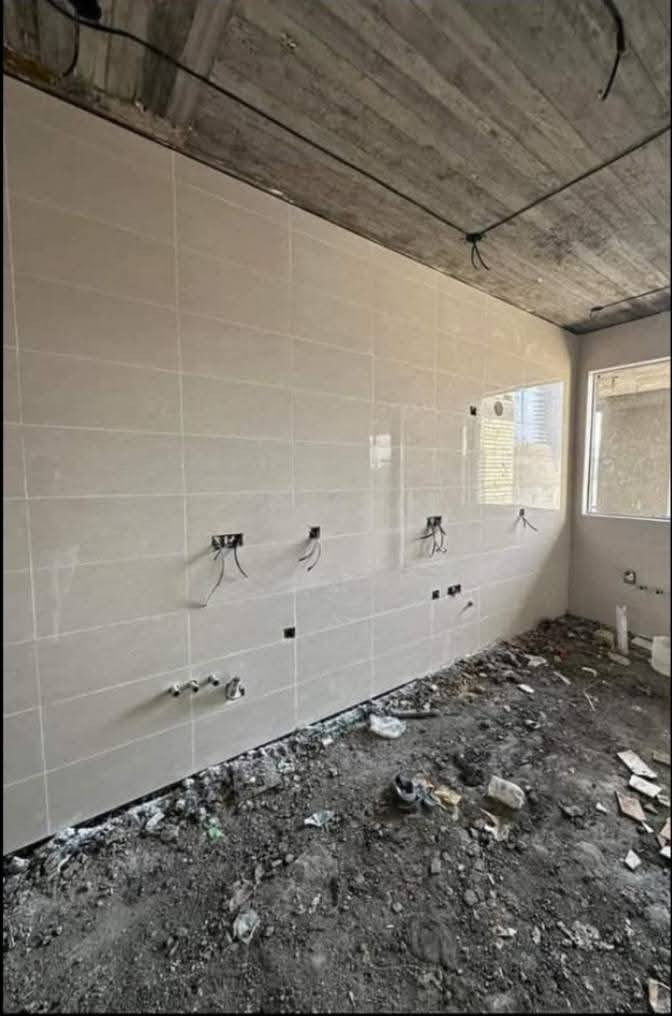 خلفه سيراميك متفرغ شغل درجى اولى  شرط ع اليزر  .
***********
