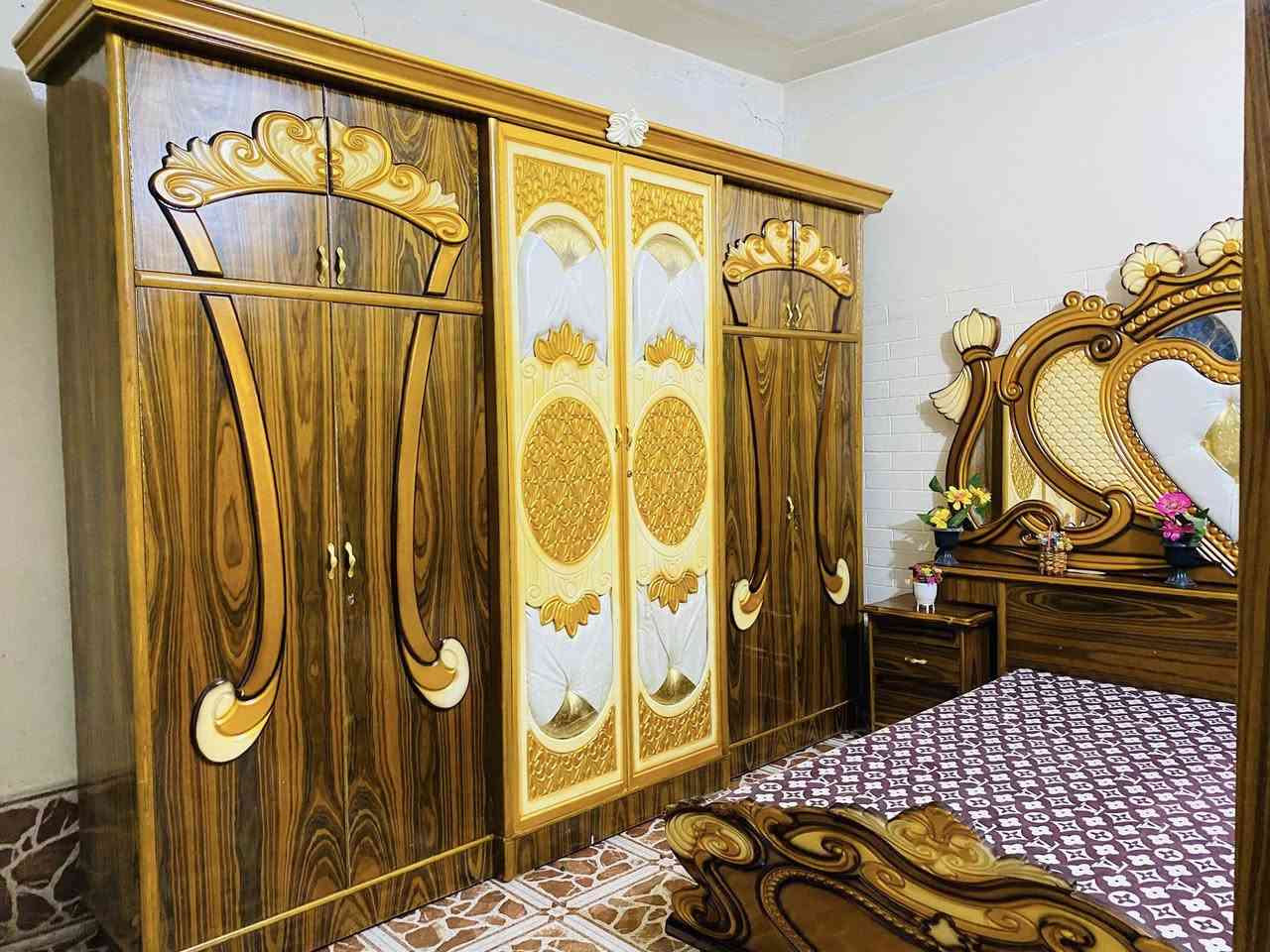 سلام عليكم يوجد غرفه نوم مستخدمه شي قليل للبيع  لسعر 800وبيها مجال العنوان الرمانه يم الجسر الاستفسار ***********
