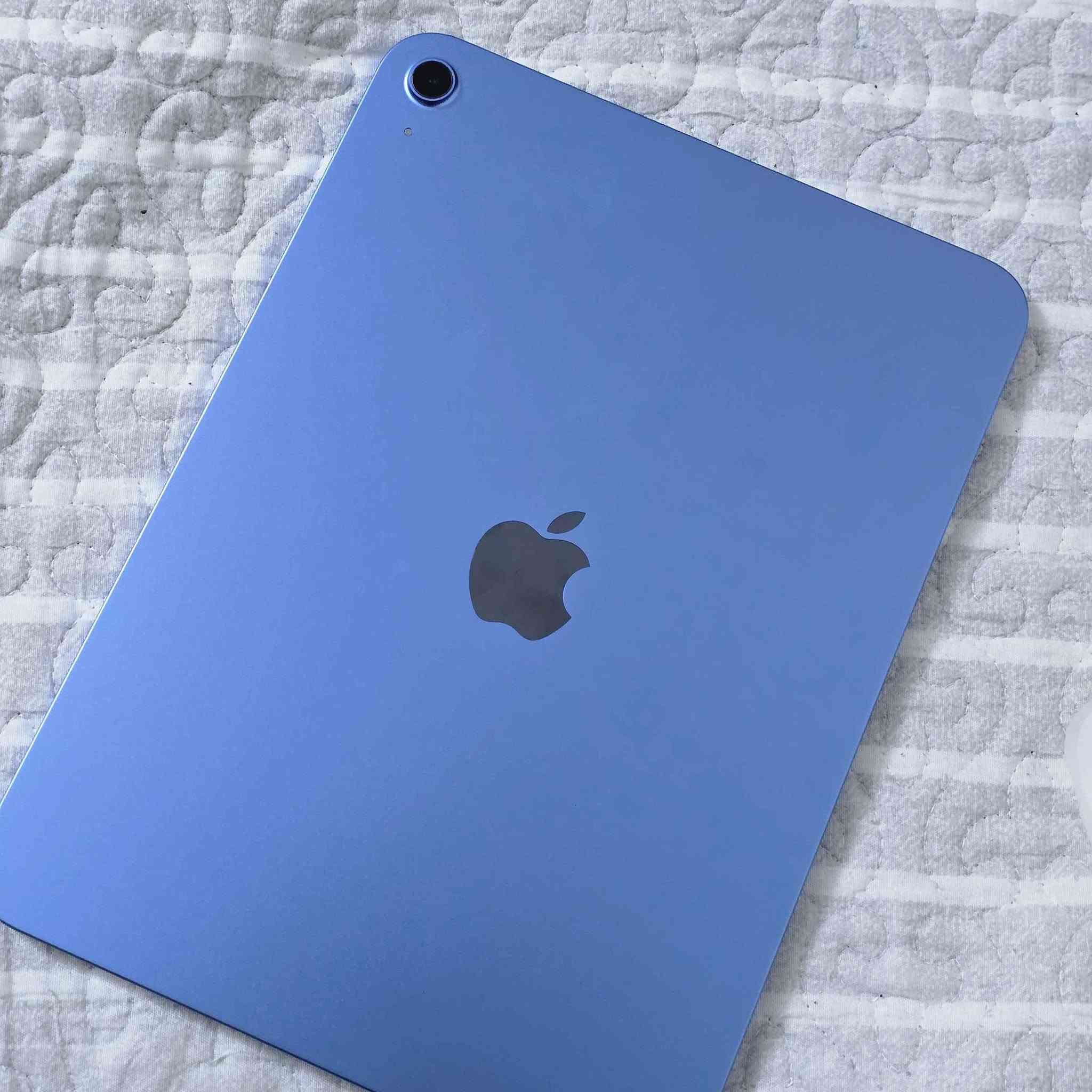 سڵاو هاوڕێیان، ئایپادی 11 iPad بۆ فرۆشتن، ئامێرەکە تەواو نوێیە (سفرە و کارتۆن نەکراوەتەوە)، هێشتا لێزگەی شەریکەی لەسەرە. لە عێراق بە گەرەنتی فەرمی کۆمپانیای شەریك بەغداد هاتووە.
• قەبارەی شاشە: 10.9 ئینج 
• ​بیرگە (Memory): 128 گیگابایت 
• ​ڕەنگ: شینی جوان و سەرنجڕاکێش (Blue)
• ​باری ئامێرەکە: تەواو نوێ (کارتۆن نەکراوەتەوە 
• ئامێرەکە گونجاوە بۆ خوێندکاران، دیزاینەران، و یاری و سەیری فیلم.
• نرخی کۆتایی 500 هەزار بێ معاملە
​📍 شوێن: [کەرکوک ـ ڕەحیماوە ]
📞 ژمارەی مۆبایل ( *********** ) + watsap كركوك, العراق
