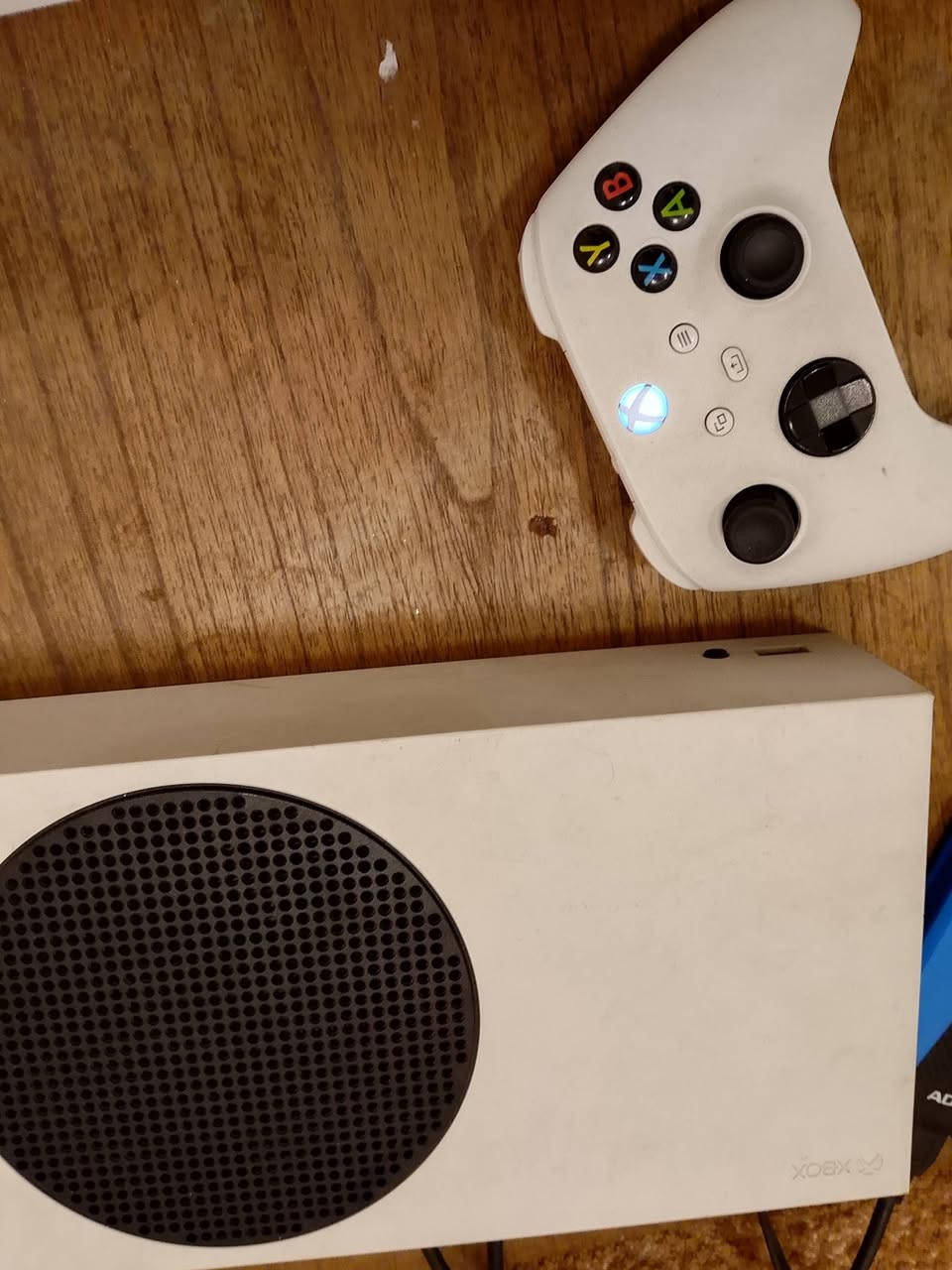 Xbox series s نضيف ومستعمل قليل كل غراضه موجوده واصليه ويه حساب بي اشتراك سعره 350 وبي مجال للشراي مكاني بغداد الدوره كدام الطعمه رقم التواصل *********** الهارد 2 تيره الي يريده سعره 25 قفل
